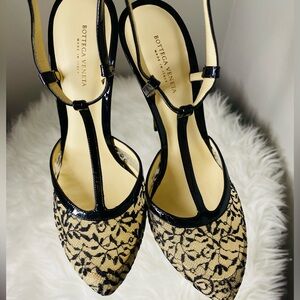 Bottega Veneta Black & Beige Lace “Perfect T” Strap Pointed Toe Pumps. Auth.